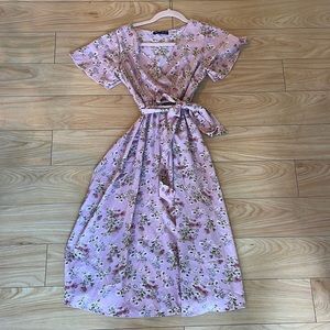 Midi pink floral dress! Size XS